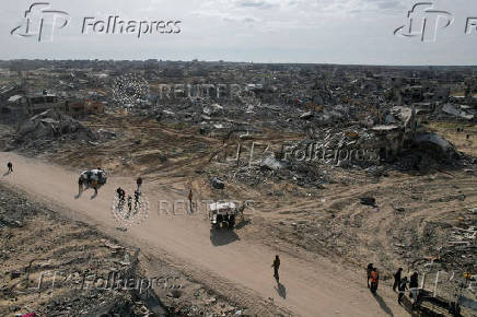 Palestinians return to devastated Rafah in the southern Gaza Strip