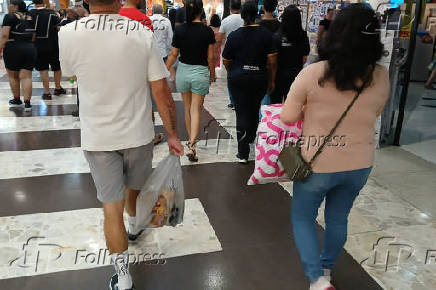 Compras de Natal em Shopping Center de SP