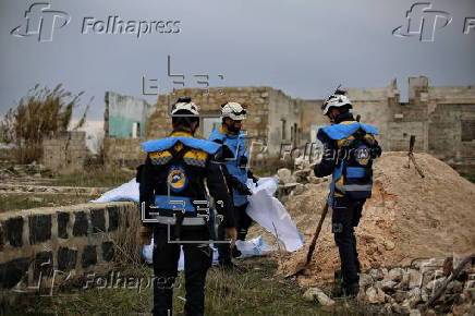 Syrian Civil Defense team clears unexploded ordnance in Idlib countryside