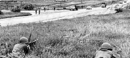 Golpe 1964: tropa do exercito vigiam as ruas