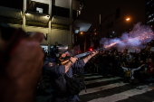 Polcia atira contra manifestantes,
