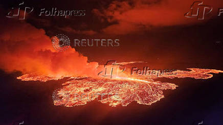 Icelandic volcano erupts near Grindavik