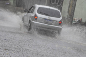 Pancada de chuva causa pontos de alagamentos em SP