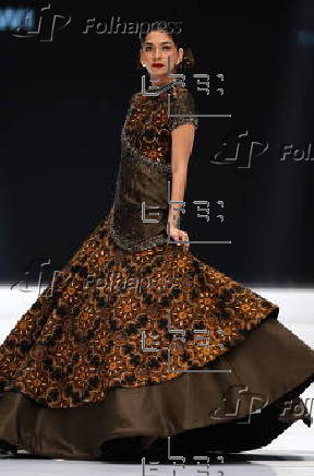 Rhiana Putri - Runway - Indonesia Fashion Week 2024