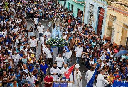 Cuban faithful carry out the traditional procession of the Virgin of Regla