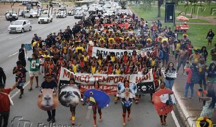 Indgenas de vrias etnias protestam contra o Marco Temporal