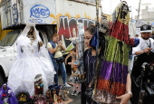 Creyentes festejan a la Santa Muerte en Ciudad de Mxico