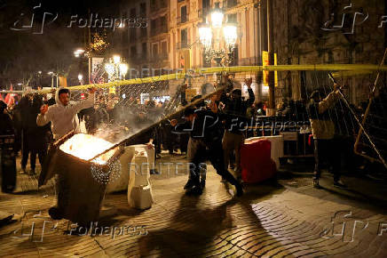 Protest against the eviction of the former Massana school, in Barcelona