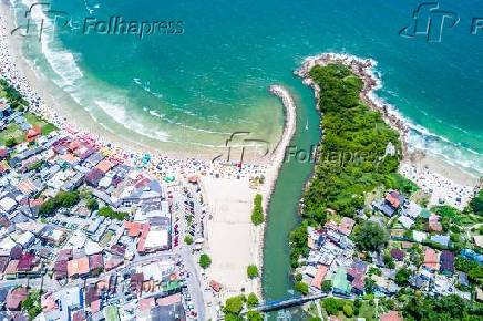 Vista area da praia da Barra da Lagoa em Florianpolis, em Santa Catarina