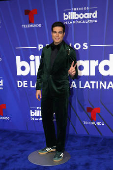 El negro y los diseos clsicos intervenidos dominaron la alfombra de los Latin Billboards