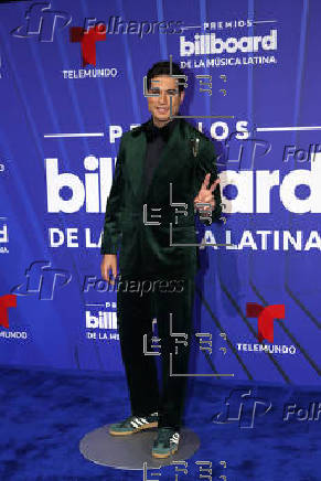 El negro y los diseos clsicos intervenidos dominaron la alfombra de los Latin Billboards