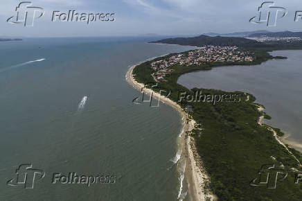 Vista area do Pontal da Daniela, em Florianpolis (SC)