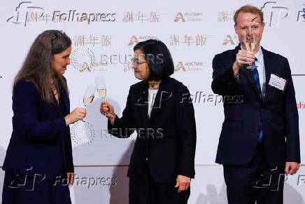Taiwanese President Tsai Ing-wen makes a toast with AIT Director Oudkirk and AmCham Chairman Silver in Taipei