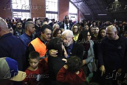 Presidente Lula  visita um abrigo para pessoas atingidas pelas enchentes em So Leopoldo (RS)