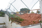 Desabamento de muro de obra do governo de Salvador - BA