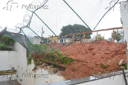 Desabamento de muro de obra do governo de Salvador - BA