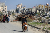 Palestinians flee the northern part of Gaza, amid an Israeli military operation, in Jabalia in the northern Gaza Strip