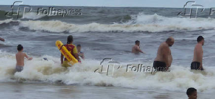 Matinhos (PR), 01/01/2025 ? Afogamentos praia do Parana.  Bombeiros aturaram em afogamentos no primeiro dia do ano de 2025, na praia de Matinhos no litoral paranaense , nesta terca-feira(01).