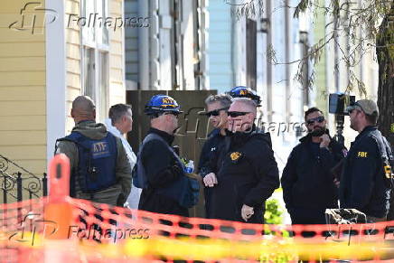 Agentes do fbi e do atf invadem uma residncia onde o suspeito shamsud-din jabbar ficou enquanto estava em nova orleans, louisiana, antes do ataque terrorista da bourbon street no dia de ano novo