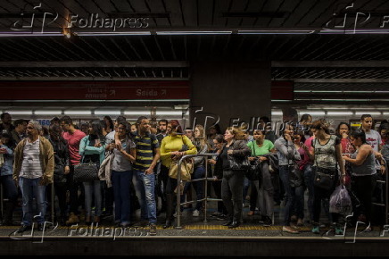 Movimentao de passageiros na estao S do metr