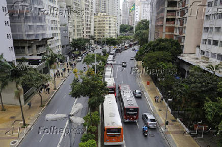 Motoristas e cobradores de nibus de So Paulo paralisam as atividades