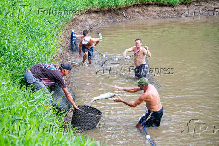 Pesca artesanal na Vspera de Sexta-Feira Santa no Rio Grande do Sul