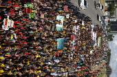 Indgenas de vrias etnias participam de marcha em Braslia
