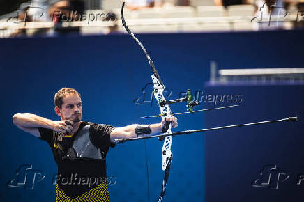 Marcus D'Almeida compete no tiro com arco dos Jogos de Paris