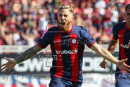 El futbolista espaol ker Muniain anota su primer gol con San Lorenzo