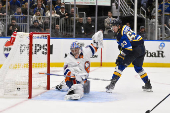 NHL: New York Islanders at St. Louis Blues