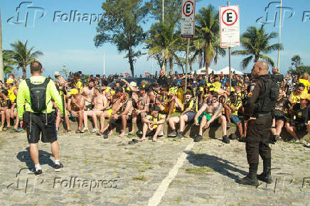 Torcida do Pearol Causa Confuso no RJ