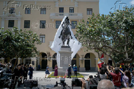 Authorities reinstall a statue of Spanish conqueror