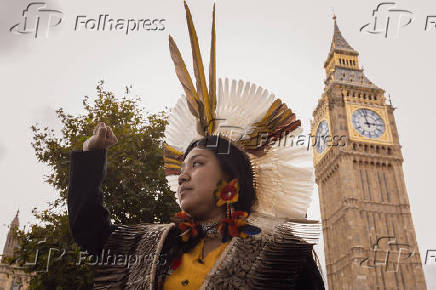 Protesto em frente ao Big Ben e a London Eye, em Londres