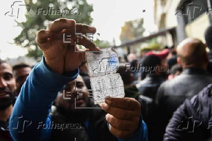 Former soldiers of the al-Assad regime register to settle the situation