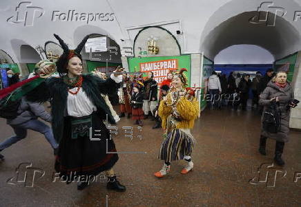 Ukrainian carol singers celebrate Christmas in downtown Kyiv