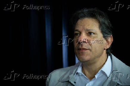 Fernando Haddad durante entrevista  Folha e ao UOL
