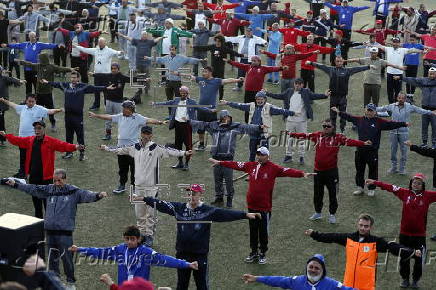 Group workouts offer Yemenis psychological reprieve from war