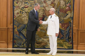 El rey recibe en audiencia al comandante en jefe de la Armada de Chile.