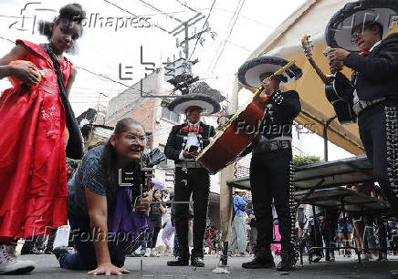 Creyentes festejan a la Santa Muerte en Ciudad de Mxico