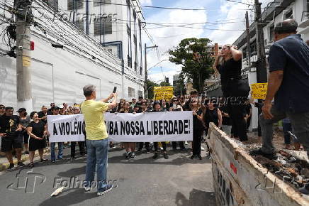 Caminhada em protesto pela morte do delegado e por mais segurana no bairro