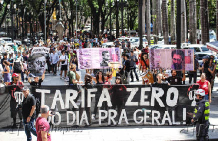 Movimento passe livre fez protesto durante a missa na catedral da S