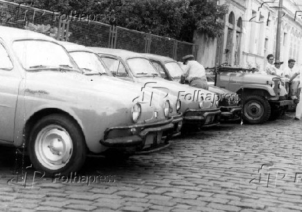 1961Vrios Ford Gordinis estacionados.