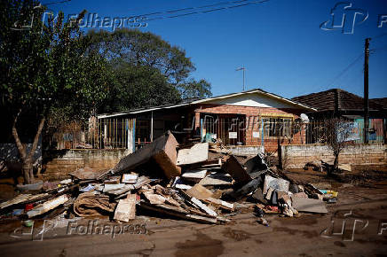 Moradores da Vila Vicentina comeam a voltar para suas casas