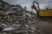 Pilha de metais para serem reciclados na Guarulhos Comrcio de Sucatas