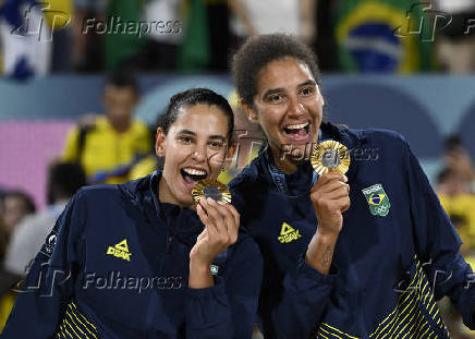 Duda e Ana Patrcia comemoram o ouro em Paris