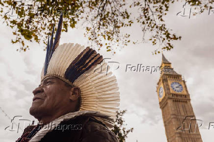 Protesto em frente ao Big Ben e a London Eye, em Londres