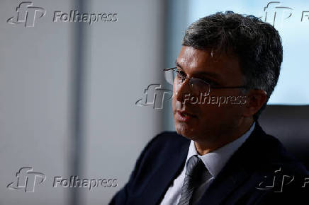 O ministro do Planejamento, Esteves Colnago, durante entrevista