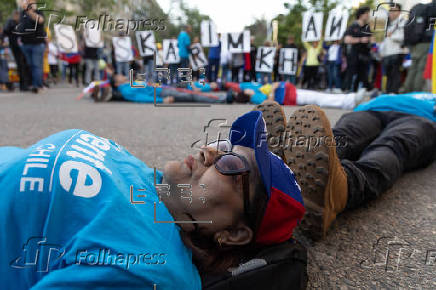 Personas se manifiestan exigiendo transparencia en elecciones de Venezuela