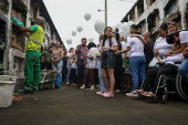 Velrio de Ryan, 4, tem cerco policial e protesto em Santos (SP)