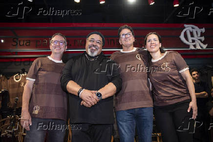 Flamengo lana camisa e campanha "Mais que cultura, identidade!".